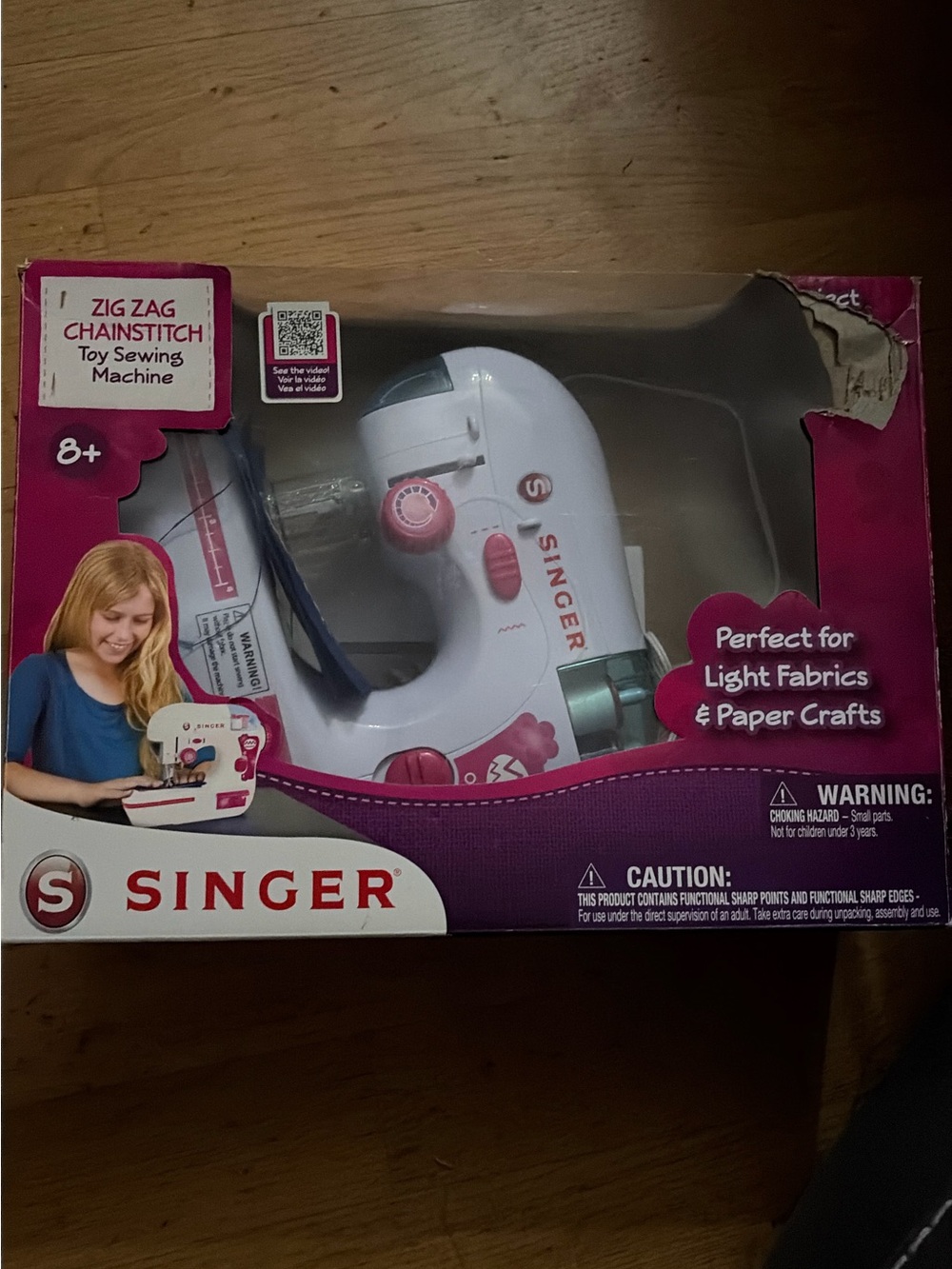 SINGER Kids Zig Zag Chainstitch Toy Sewing Machine - White & Pink